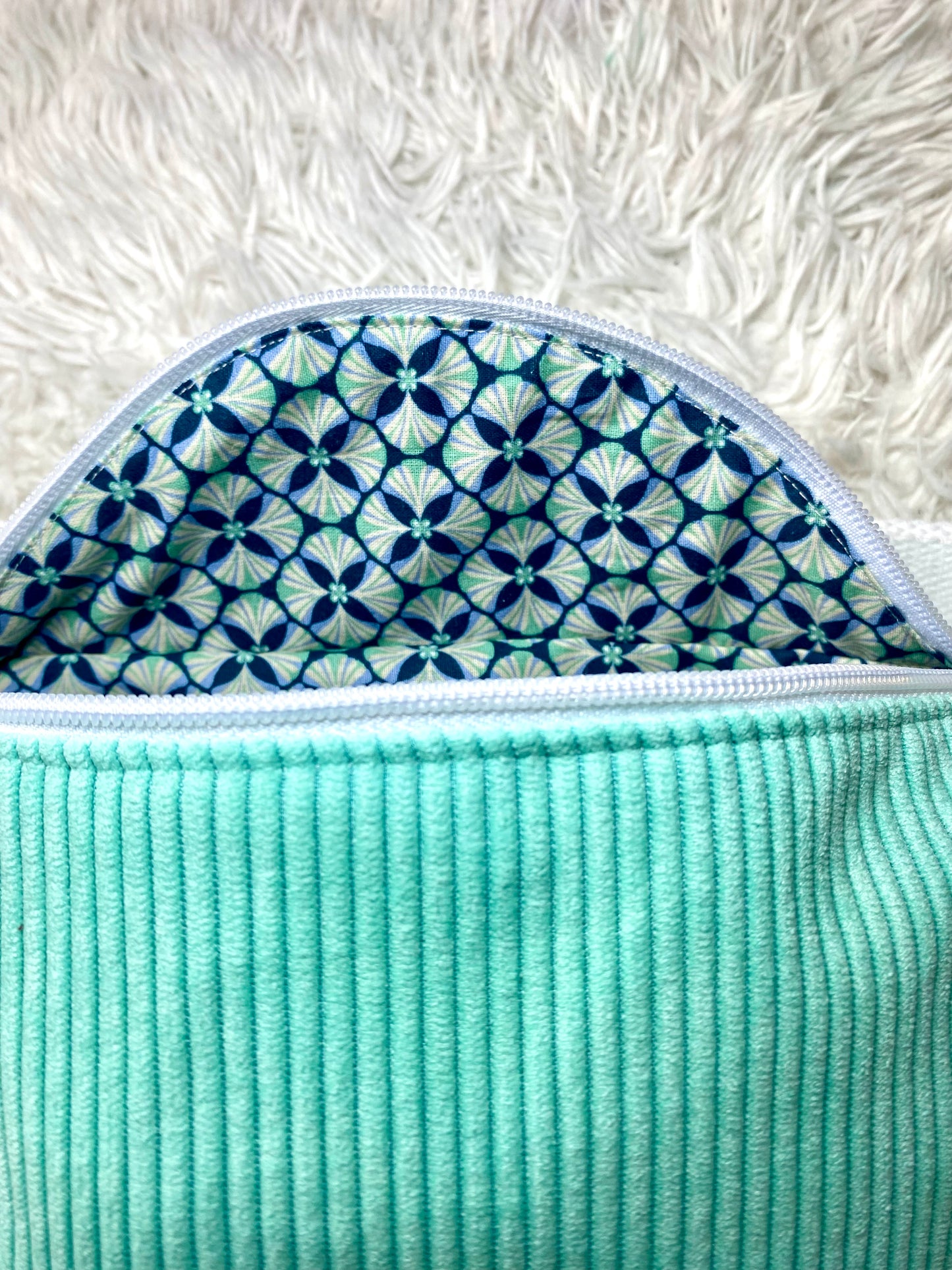 Sac banane velours côtelé vert menthe
