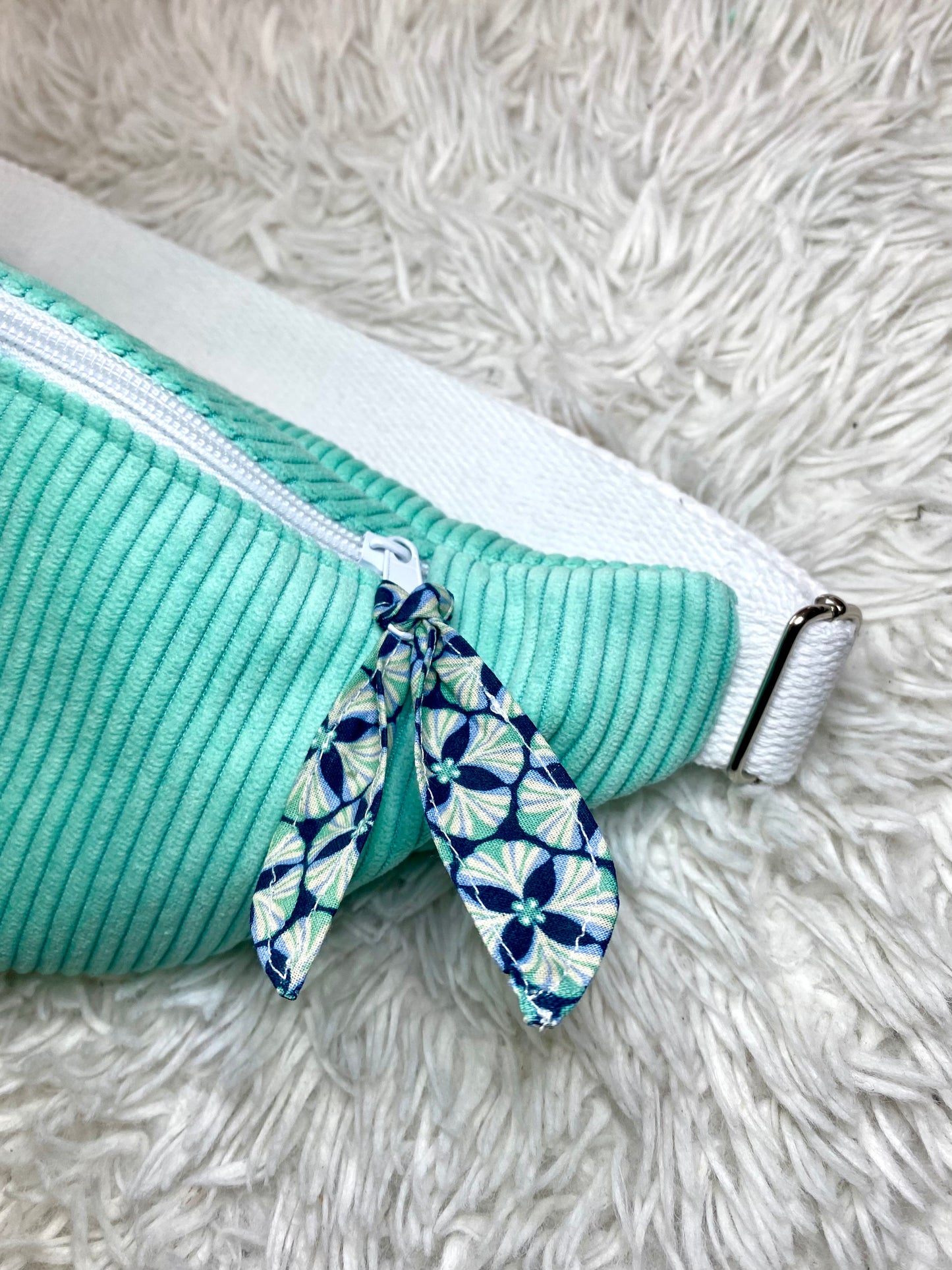 Sac banane velours côtelé vert menthe