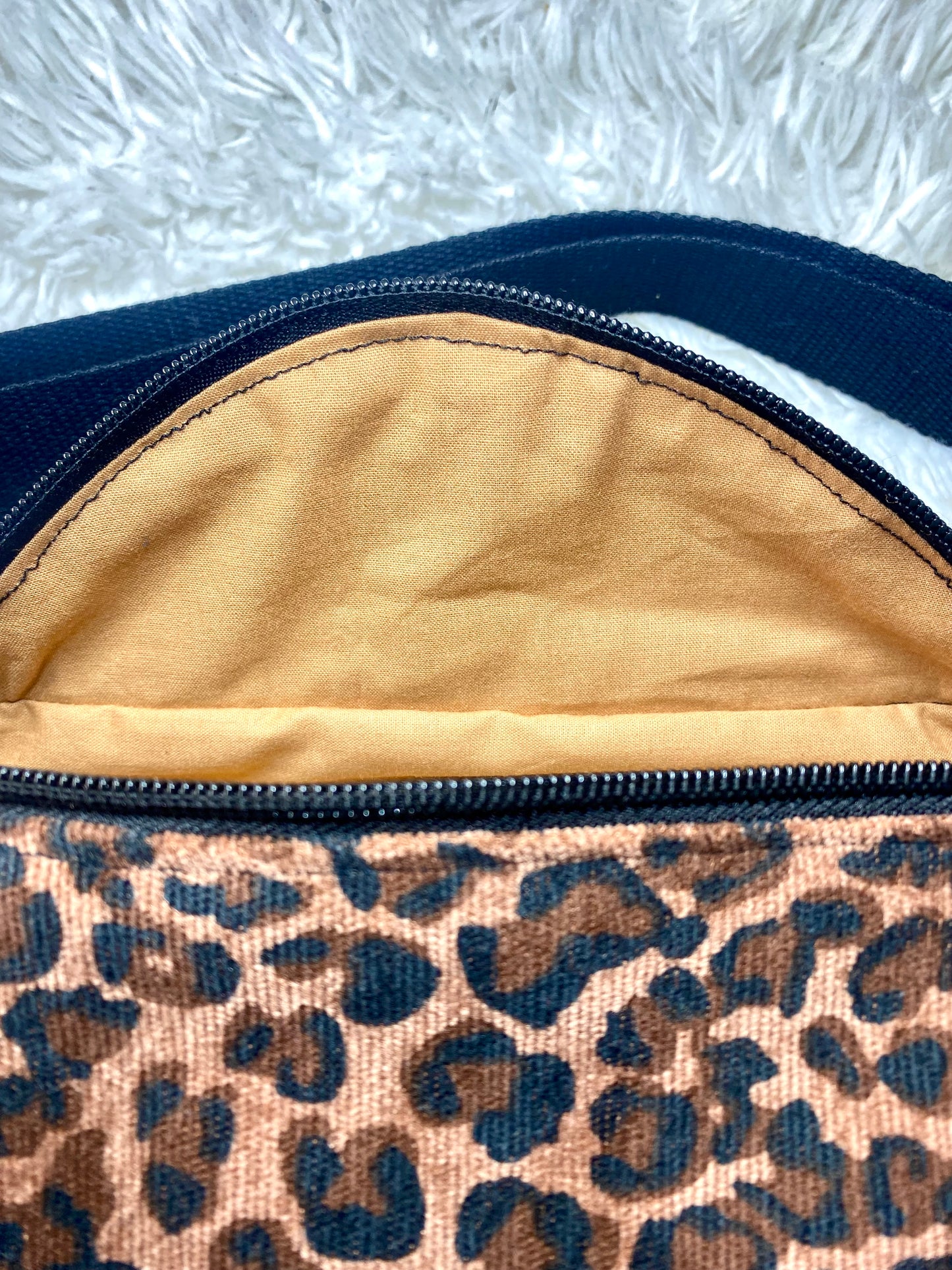 Sac banane velours milleraies léopard
