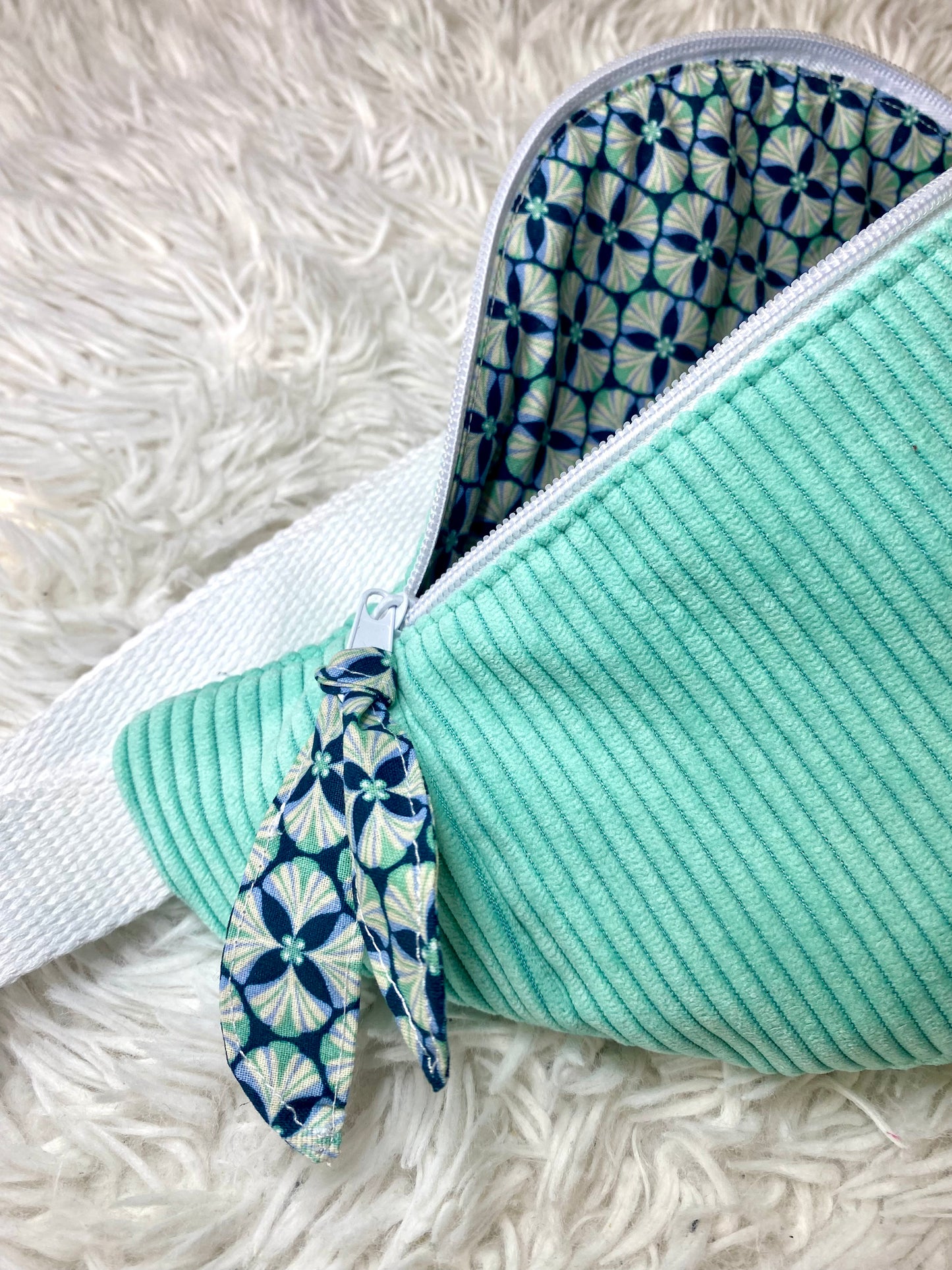 Sac banane velours côtelé vert menthe