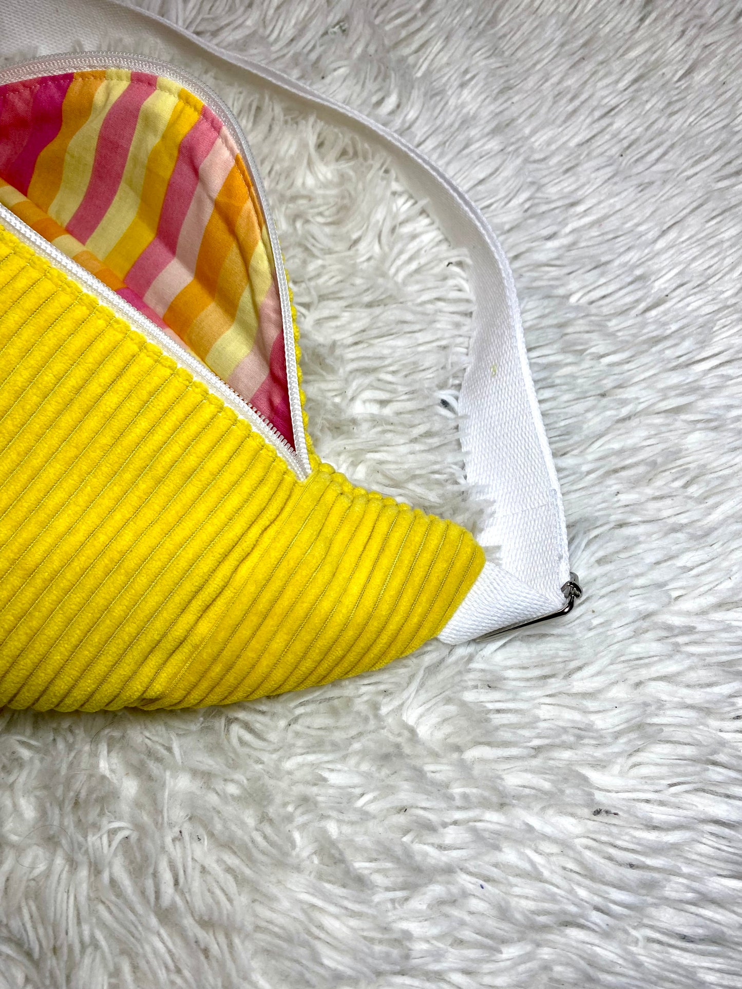Sac banane velours côtelé jaune citron