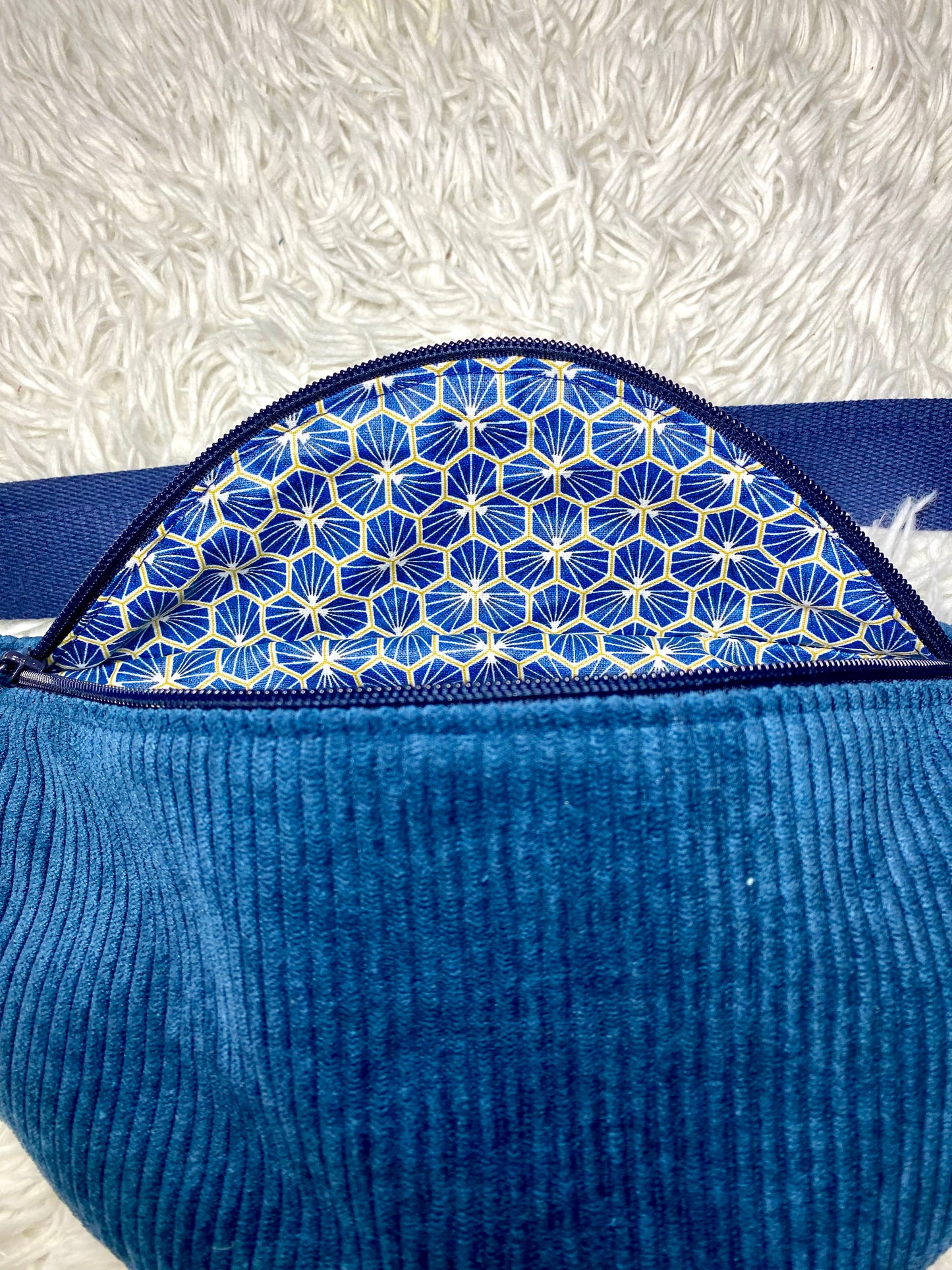 Sac banane velours côtelé bleu marine