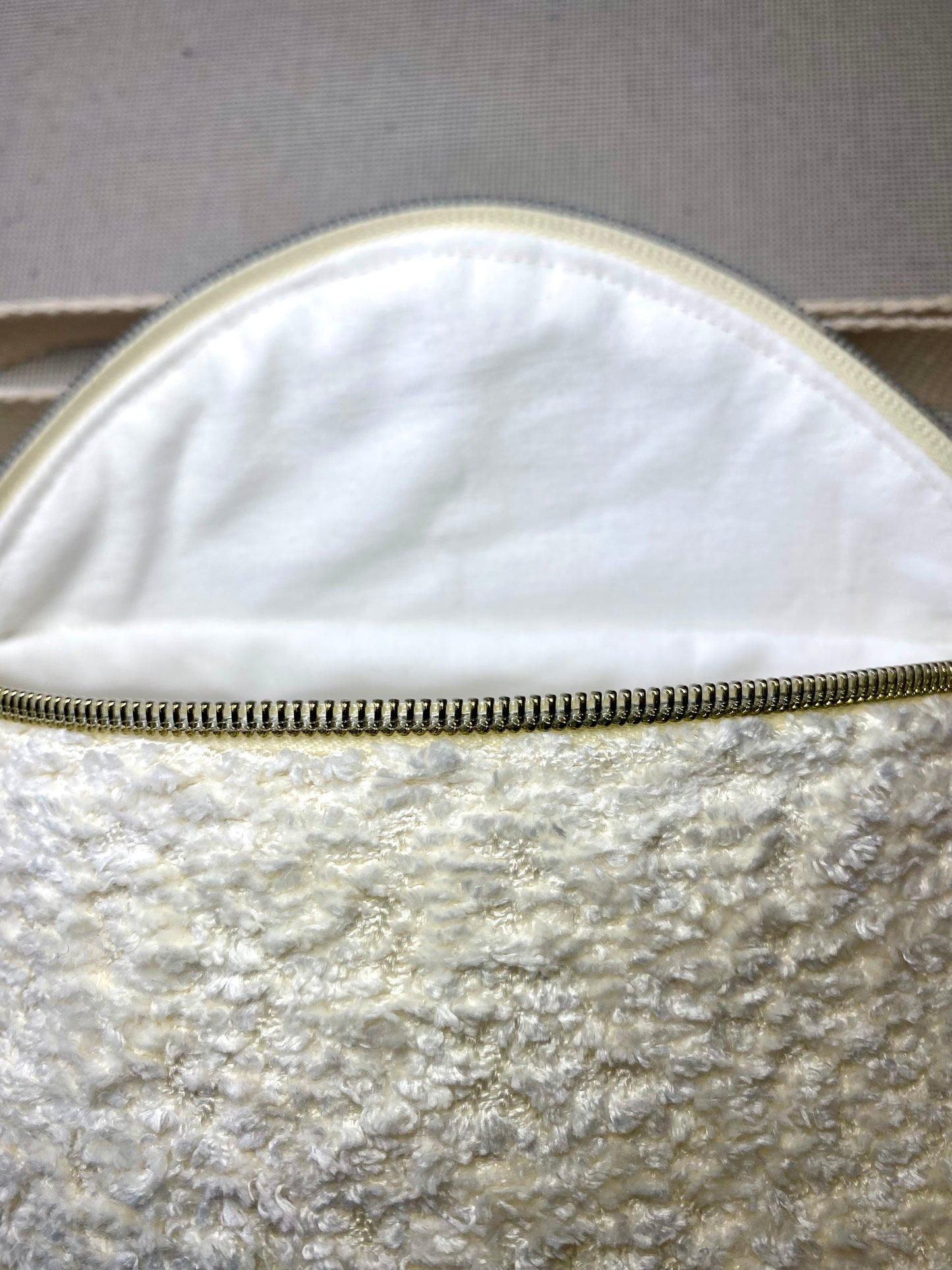 Sac banane bouclettes blanc cassé