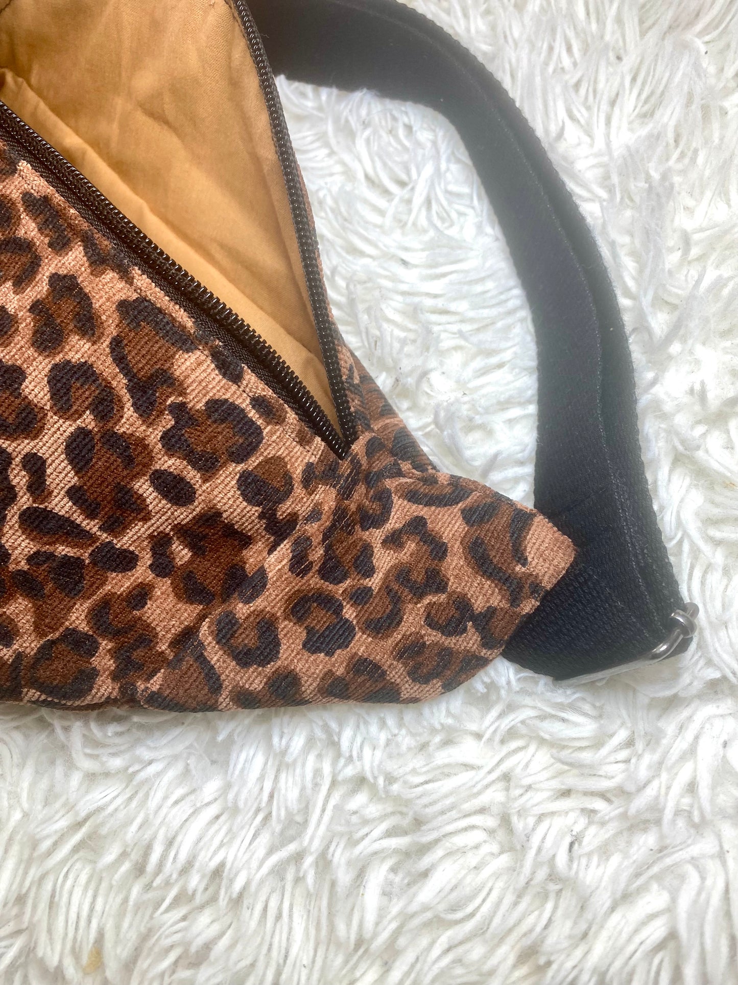 Sac banane velours milleraies léopard