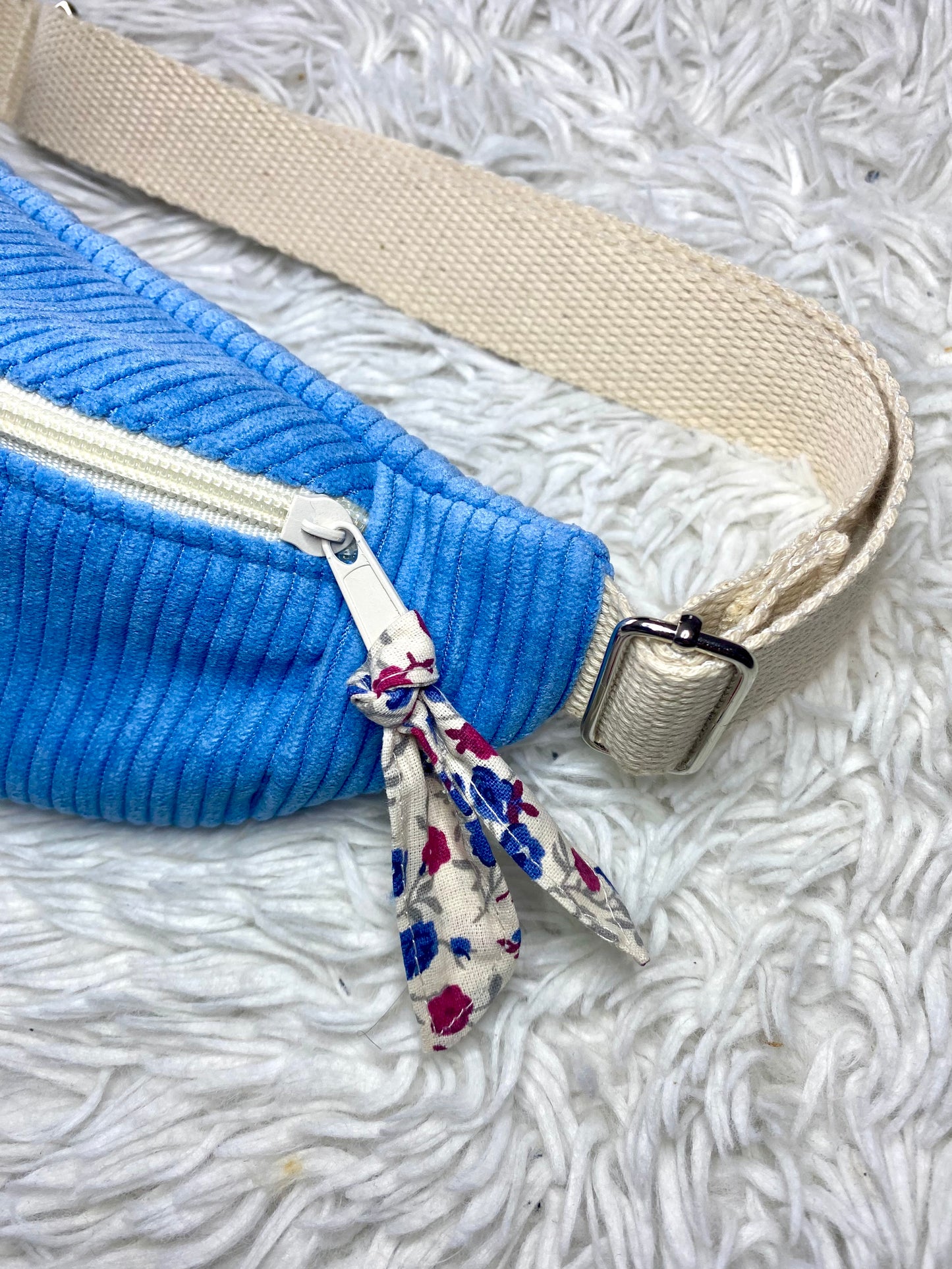 Sac banane enfant velours côtelé bleu clair