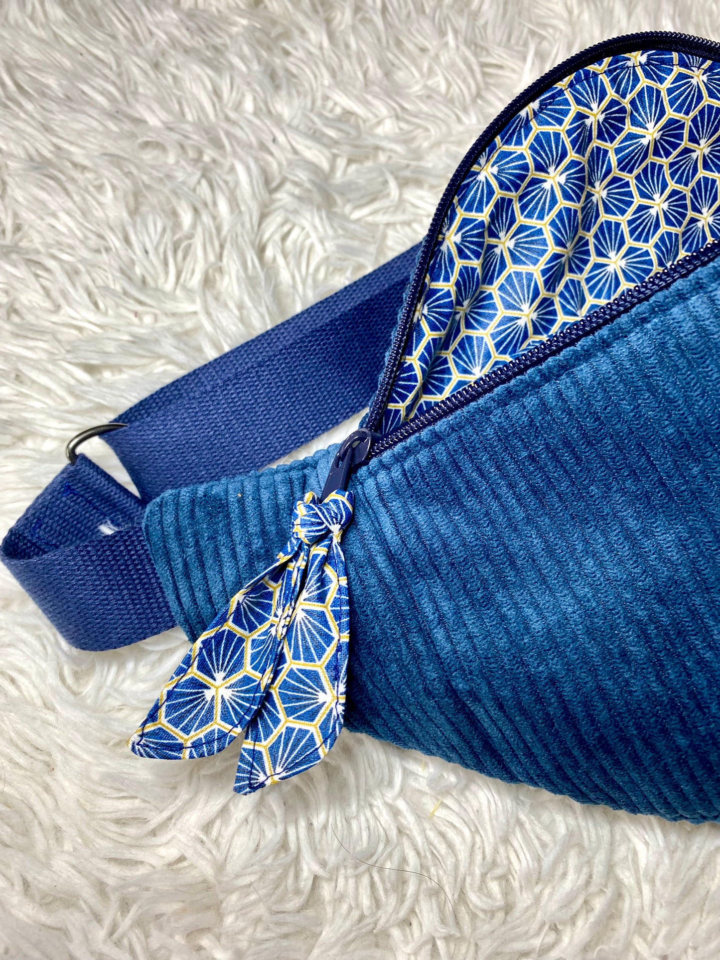 Sac banane velours côtelé bleu marine