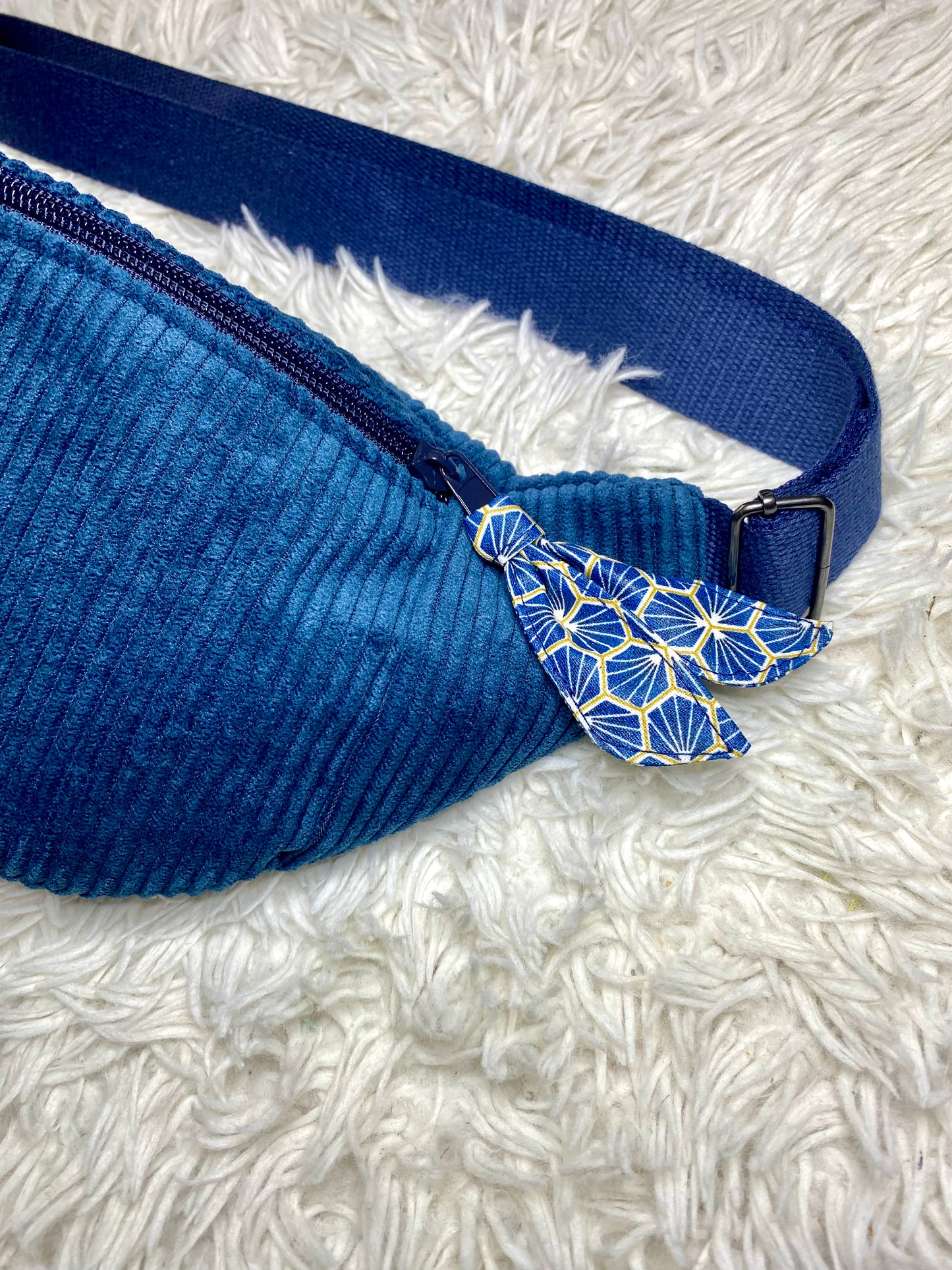 Sac banane velours côtelé bleu marine